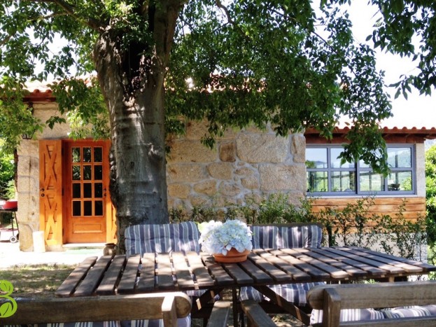 Casa da Raposeira - área de refeições exterior