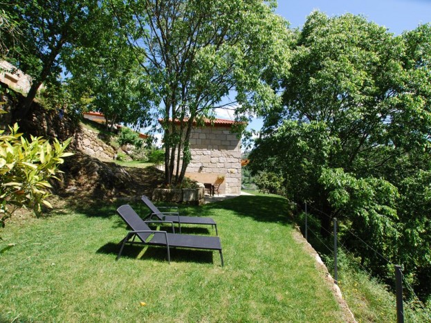 Casa do Sobreiro - jardim relvado
