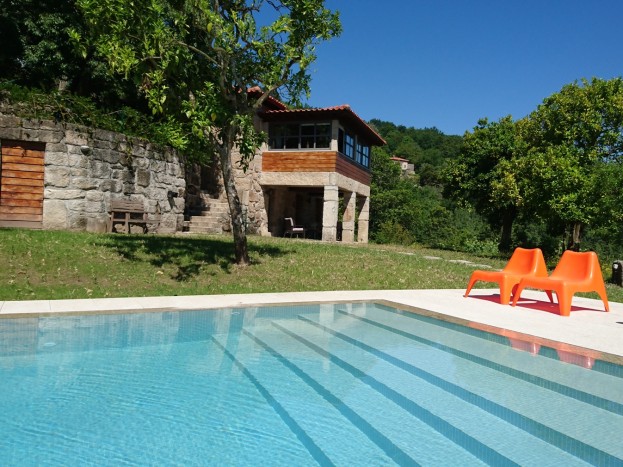 piscina raposeira com relva2